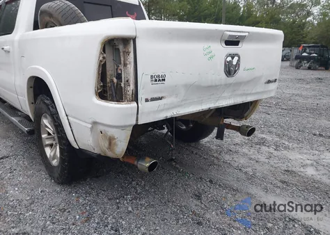 2019 Ram 1500 Laramie 4X4 5'7 Box z USA, uszkodzony, nr VIN 1C6SRFJT2KN740818